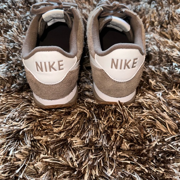 Nike Cortez Vintage Suede women’s shoes size 9 - Picture 3 of 6